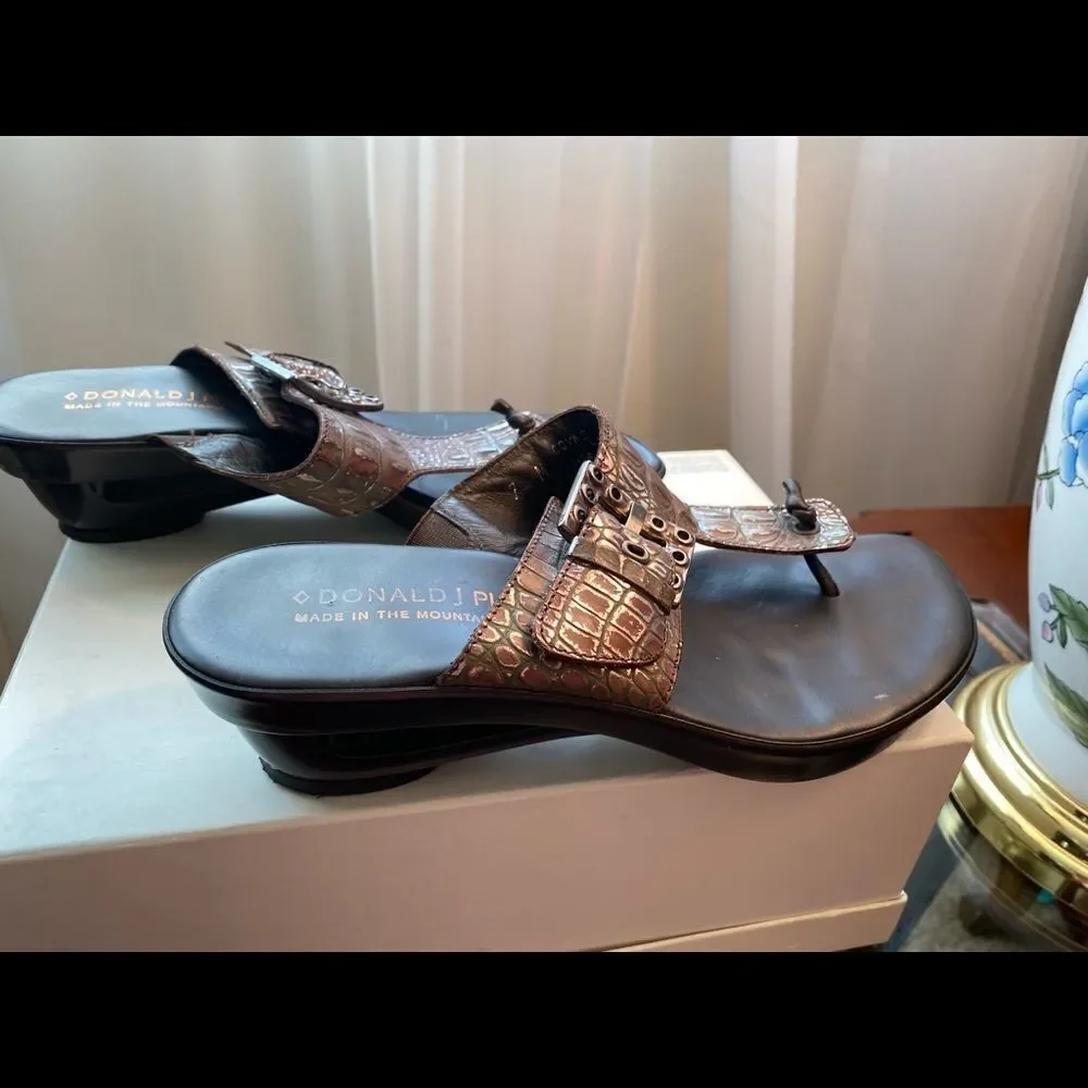Y2K vintage Donald J Pliner Croc Embossed Leather Wedge Sandals Buckle Slides 7